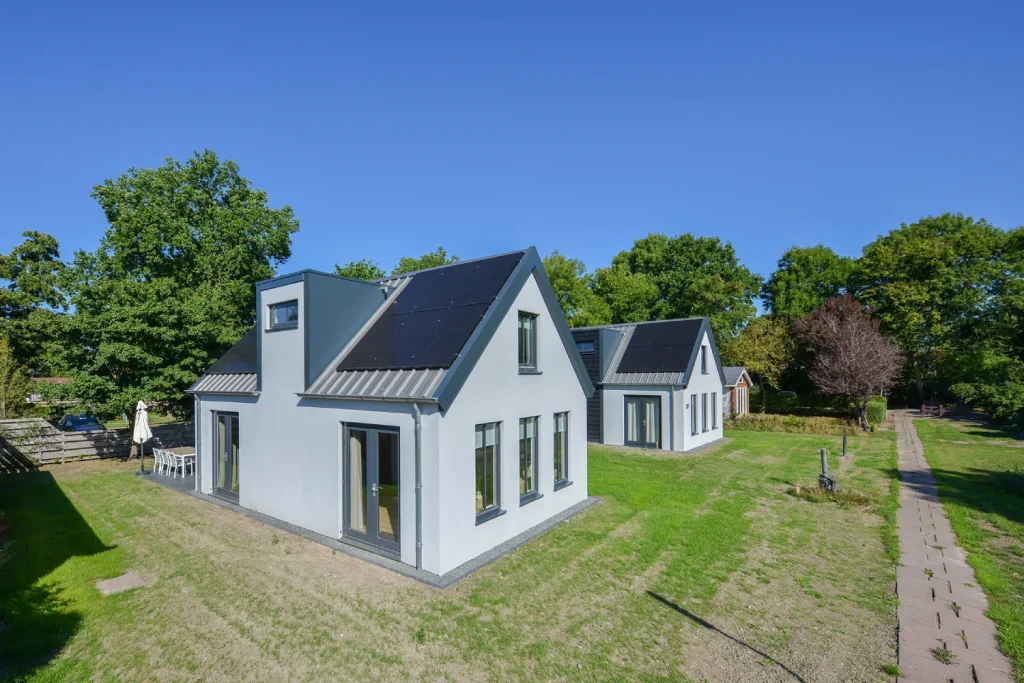 Prefab houtskeletbouw vakantiewoningen in Dirkshorn met houten verdiepingsvloeren
